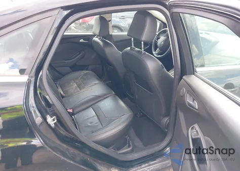 2016 Ford Focus Titanium z USA, uszkodzony, nr VIN 1FADP3J27GL215436